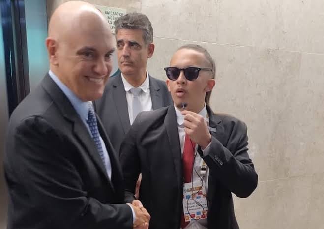 Moraes com humorista que interpreta o ''advogado do xandão''