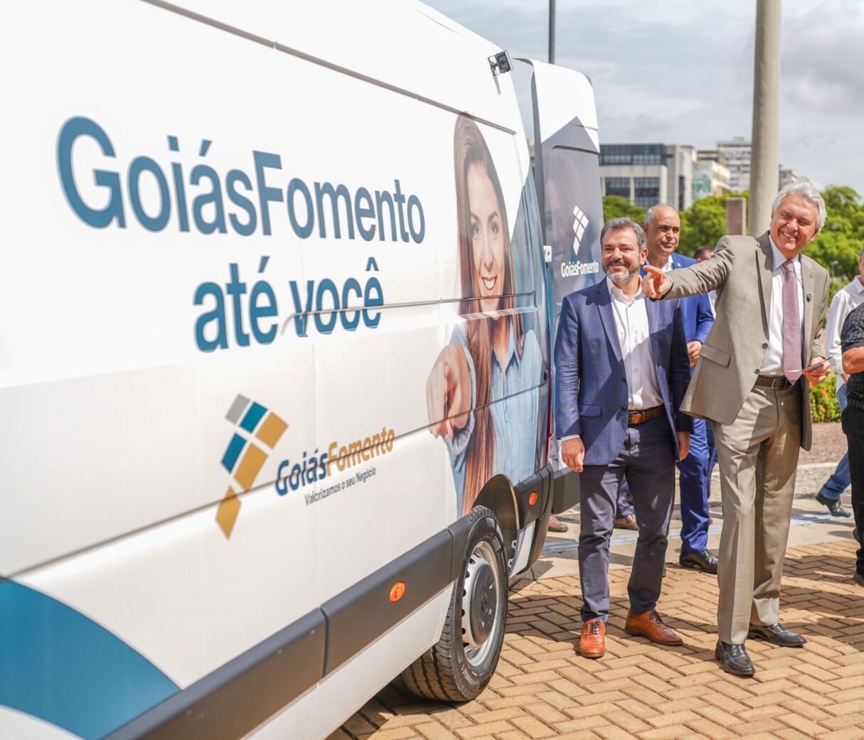 Estado lança van itinerante para levar crédito a empreendedores em Goiás