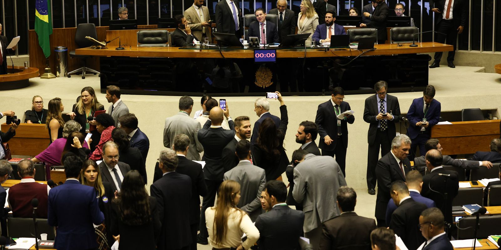 Motta adia votação de PL Antifacção para terça-feira (18)