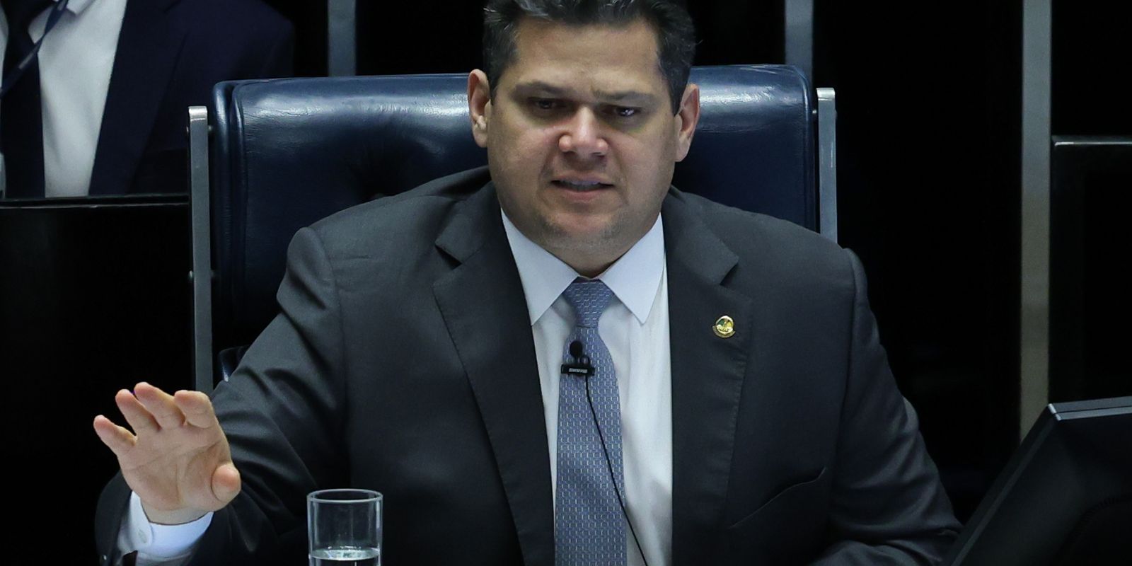 Alcolumbre quer pautar projeto da dosimetria assim que sair da Câmara