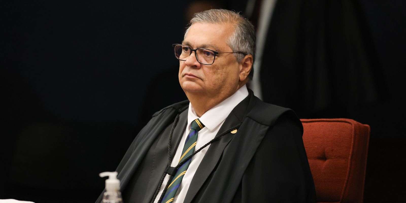 Dino aponta atuação de ex-assessora de Lira no controle de emendas