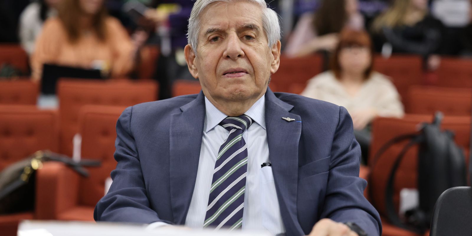 Moraes determina que Augusto Heleno passe por perícia médica