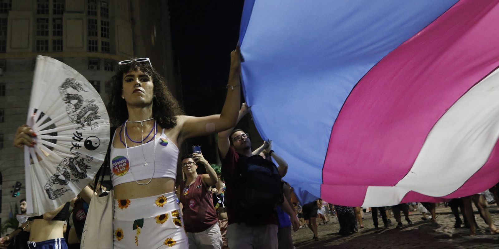 Justiça obriga governo do AM a garantir processo transexualizador