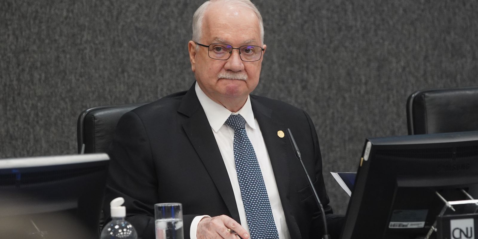 No retorno aos trabalhos, Fachin diz que críticas fortalecem o Supremo