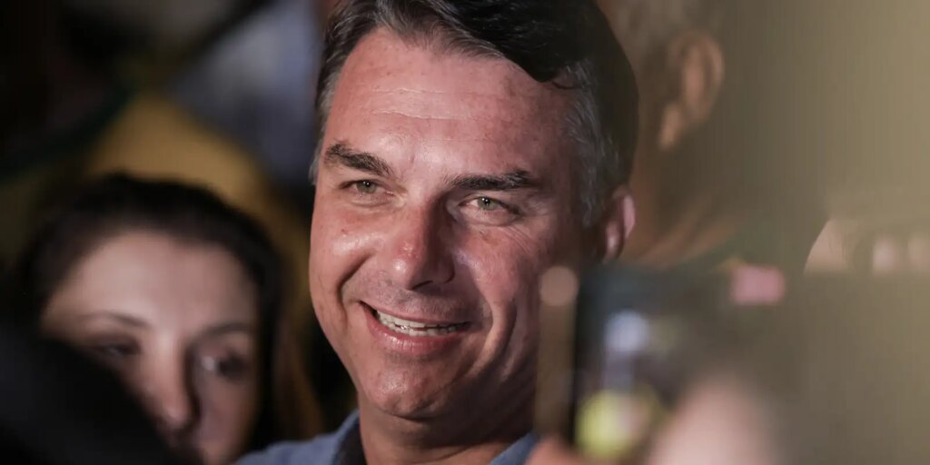Moraes autoriza retomada de visitas de Flávio Bolsonaro ao pai