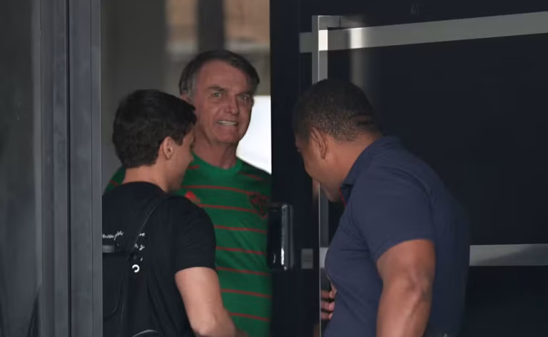 2025-11-21t144942z-434325561-rc211iaapk6d-rtrmadp-3-brazil-bolsonaro