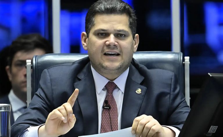 Alcolumbre anuncia sessões para discutir e votar fim da escala 6x1