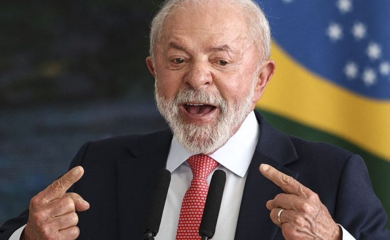 Atitude irresponsável, diz Lula após revogação de visto de embaixadora
