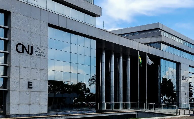 CNJ decide afastar ex-juíza da Lava Jato Gabriela Hardt por dois anos