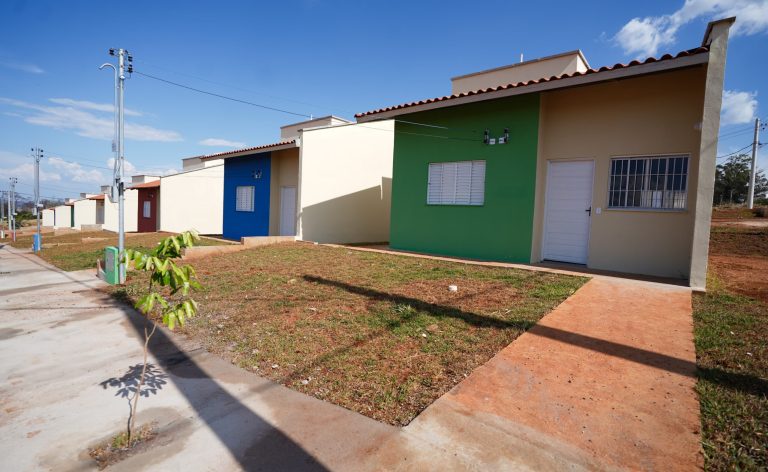 Casas a custo zero são entregues em Diorama e Bom Jardim de Goiás