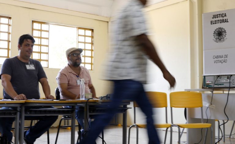 Cerca de 158,7 milhões de eleitores vão às urnas em todo o país