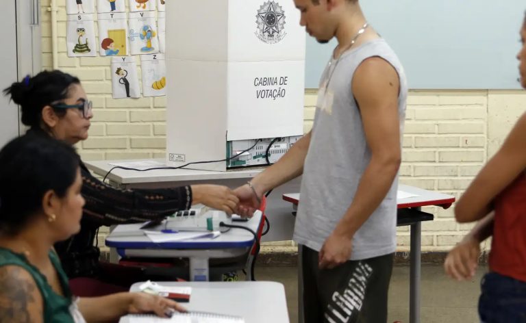 Com envelhecimento da população, eleitorado jovem recua 22% em 16 anos