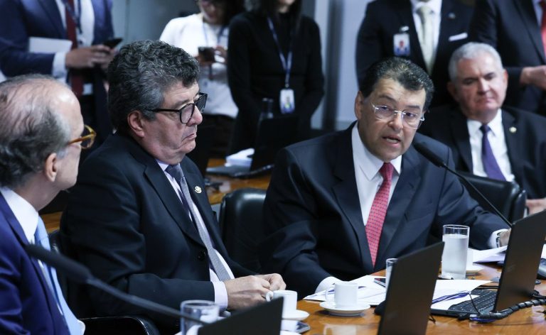 Comissão do Senado aprova aumento da taxação de fintechs e bets