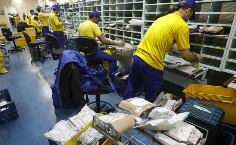 Correios: TST determina manutenção de 80% do efetivo durante greve