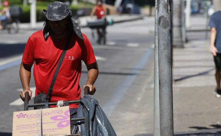 Defensorias acionam Justiça por medidas contra calor no Rio