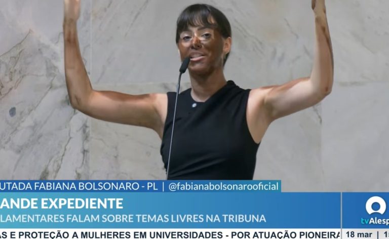Deputada do PL faz blackface na Alesp para criticar Erika Hilton
