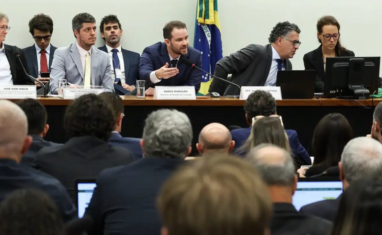 Durigan diz ser contra qualquer compensação ao fim da escala 6x1