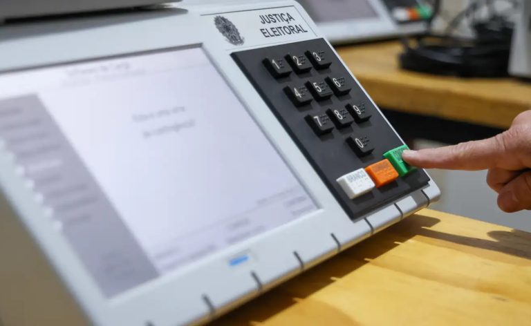 Eleitores participam de eleição simulada no Maranhão