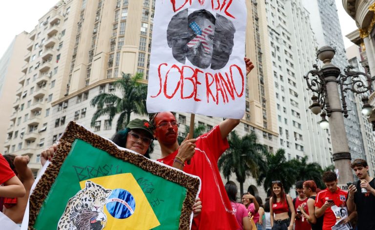 Estudantes fazem ato no Rio de Janeiro em defesa de voto em Lula