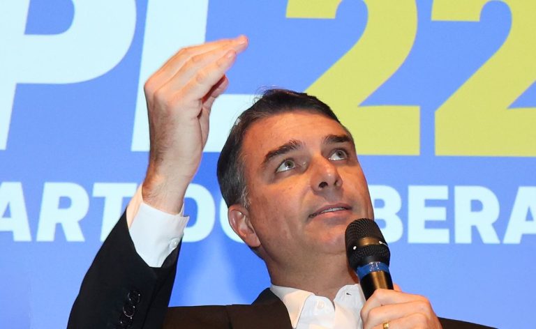 Filho mais velho de Bolsonaro, Flávio disputa a Presidência pelo PL