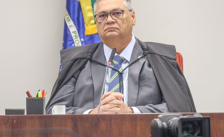 Flávio Dino autoriza abertura de terceira investigação contra Lulinha