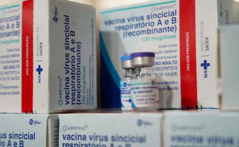 Governo de Goiás amplia campanha de vacinação contra bronquiolite em gestantes