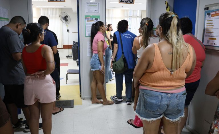 Governadores eleitos no primeiro turno têm entre 37 e 70 anos