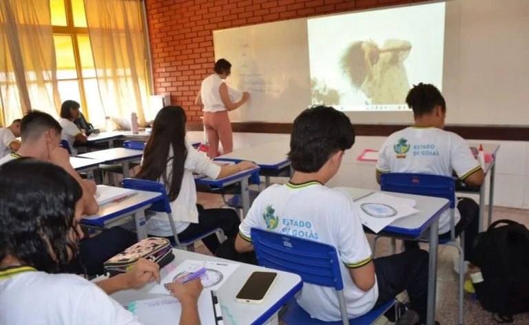 Professores da rede estadual de ensino terão reajuste de 5,4%
