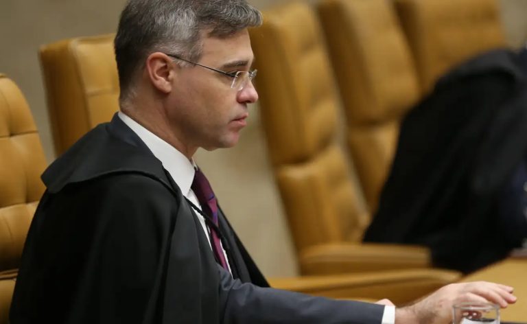 INSS: Mendonça solta 3 investigados e cancela tornozeleira de outros 3