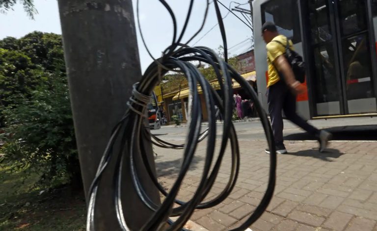 Justiça de SP determina que Enel restabeleça energia em 12 horas