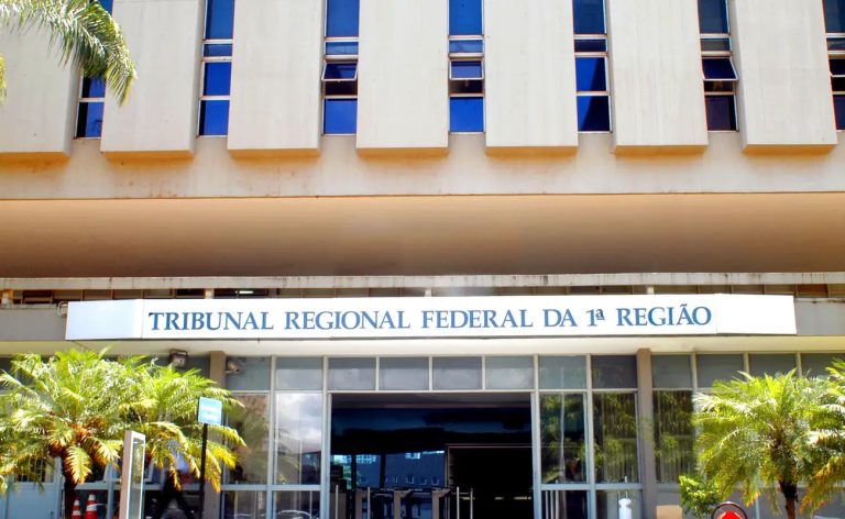 Justiça suspende regra que permite dentista fazer harmonização facial