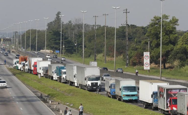 Lei garante frete mínimo no transporte de cargas; saiba o que muda