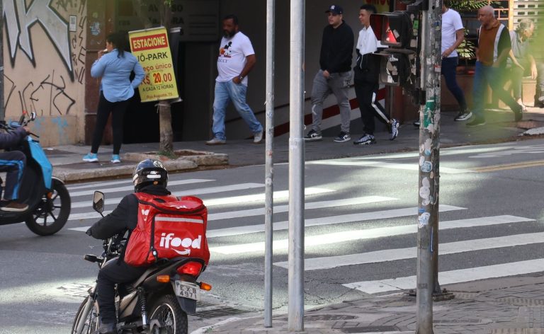 Liminar obriga INSS e iFood a atenderem entregadores acidentados