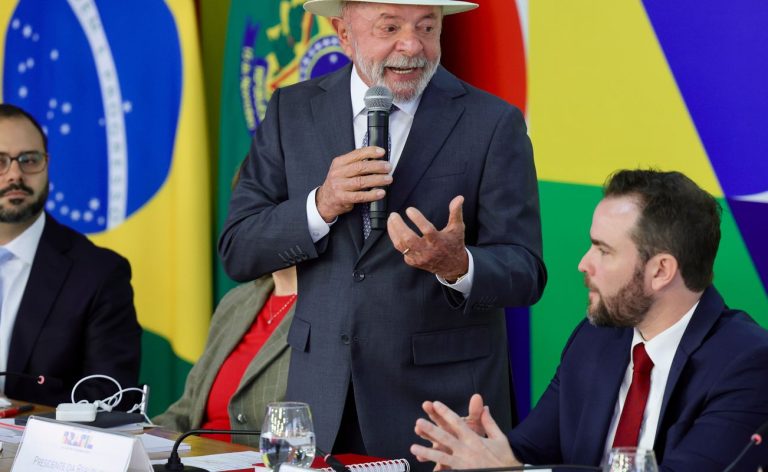 Lula: Desenrola Brasil ajudará população a "tirar corda do pescoço"
