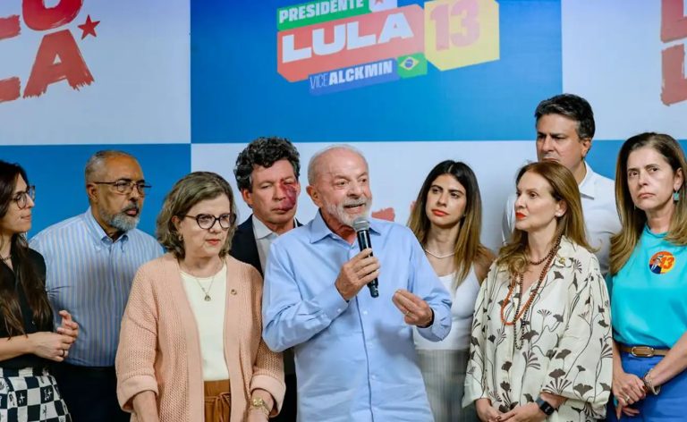 Lula celebra avanço do fim da 6x1 e defende investimento público