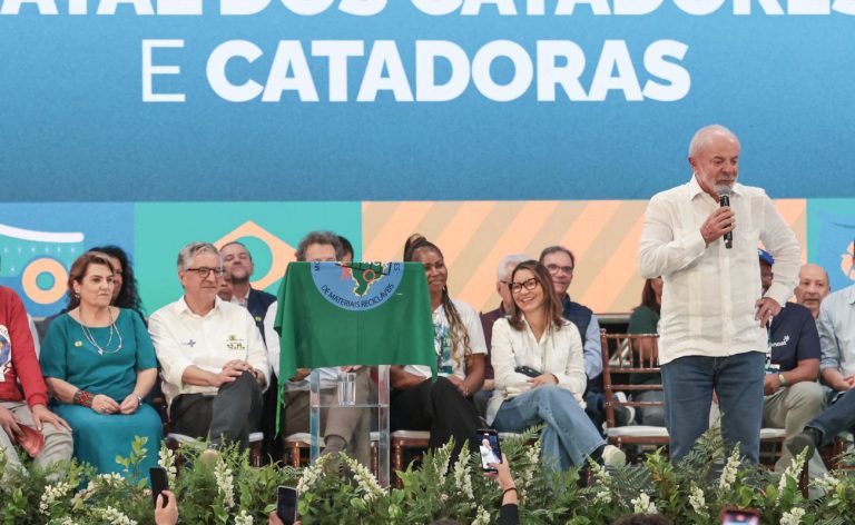 Lula defende que catadores tenham mais acesso à serviços públicos