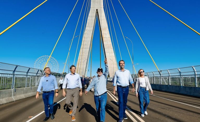Lula inaugura ponte em Foz do Iguaçu e critica quem constrói “muros”
