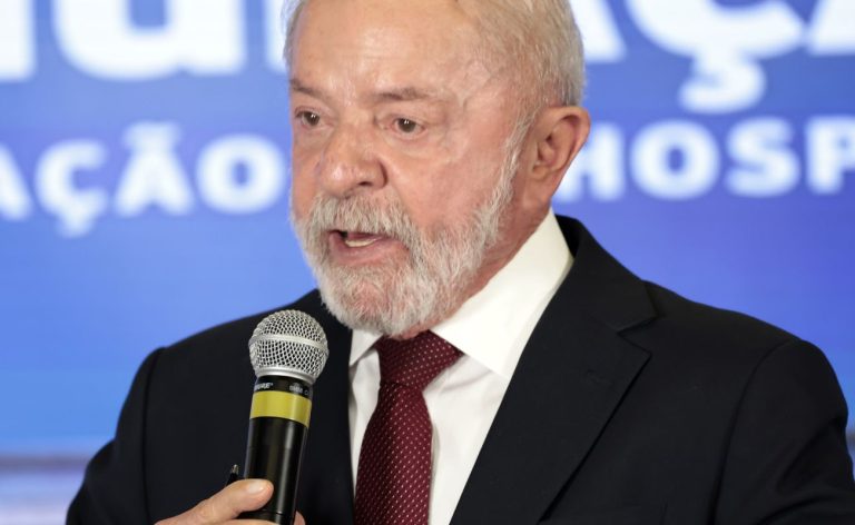 Lula quer incluir inadimplentes do FIES em pacote contra endividamento