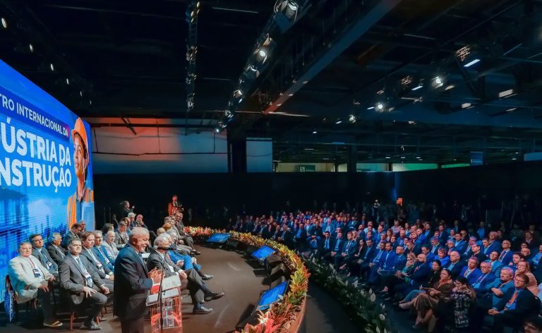 Lula sinaliza apoio a setores para redução da jornada 6x1