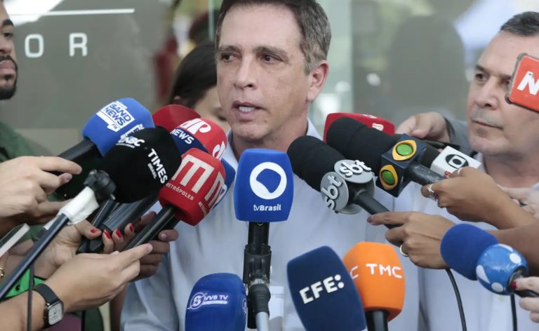 Médico de Bolsonaro confirma traumatismo craniano leve