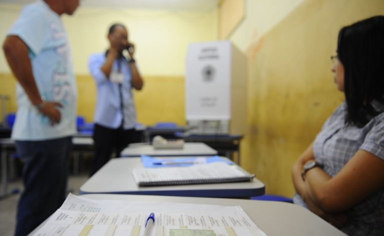 Mesários têm papel fundamental na garantia do processo eleitoral