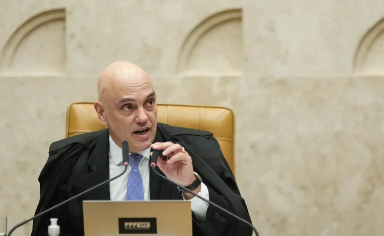 Ministro-Alexandre-de-Moraes-preside-pela-primeira-vez-a-sessao-do-Supremo-Tribunal-Federal-STF-Metropoles-1-scaled