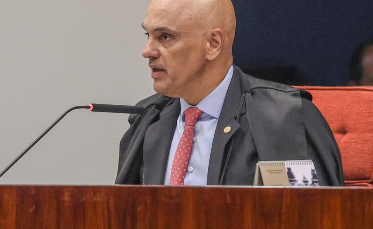 Moraes se declara impedido em ação sobre visitas da esposa ao Senado