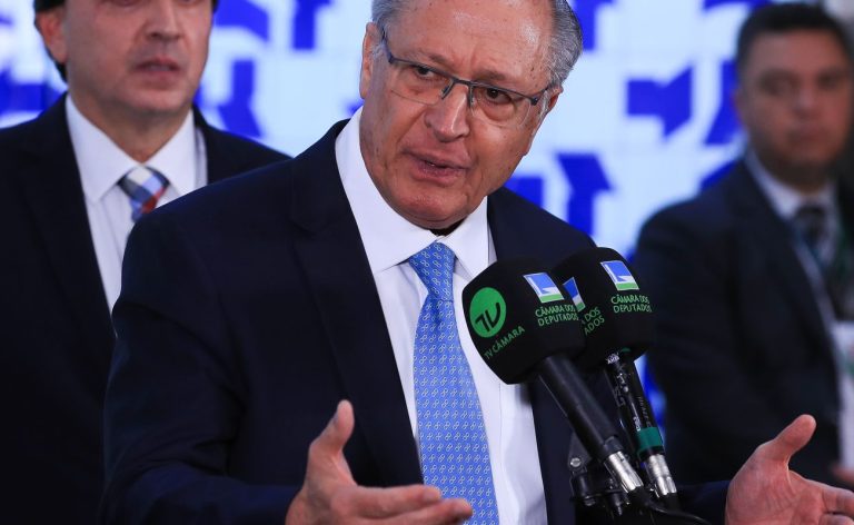 Na Câmara, Alckmin pede urgência em propostas sobre exportações
