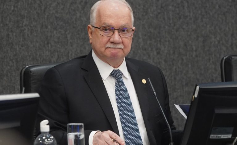 No retorno aos trabalhos, Fachin diz que críticas fortalecem o Supremo