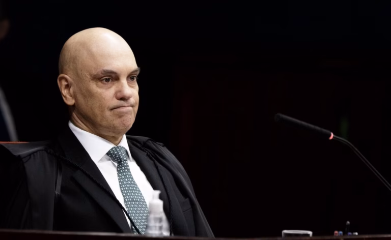 O-ministro-Alexandre-de-Moraes-faz-a-leitura-do-relatorio2-e1757372348887