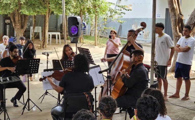 Orquestra Filarmônica leva música clássica a escolas na semana do Dia das Crianças