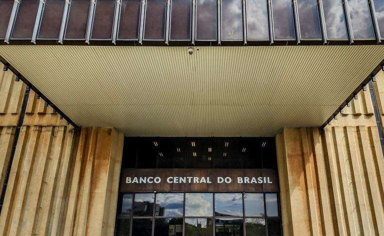 Pedido de vista adia votação de autonomia financeira do Banco Central