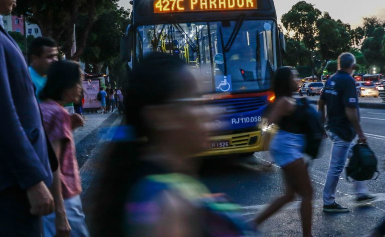 Pesquisa aponta que solidão e exaustão ampliam abstenção nas urnas