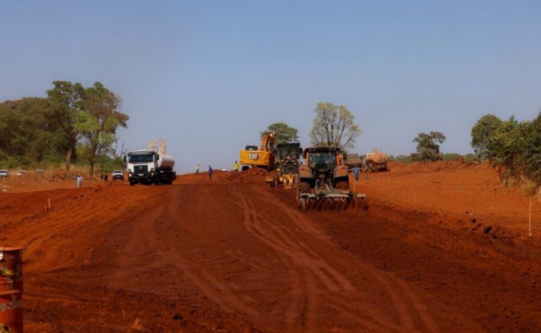 Obras de pavimentação nas GOs 178 e 180, em Jataí, são retomadas